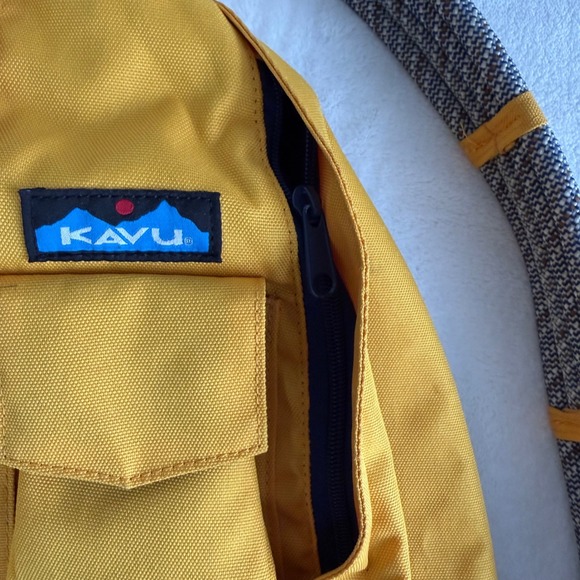 KAVU Rope Cord Sling Pack Yellow 5 Pockets Adjustable Gorpe Hiking Vacation - Picture 12 of 15
